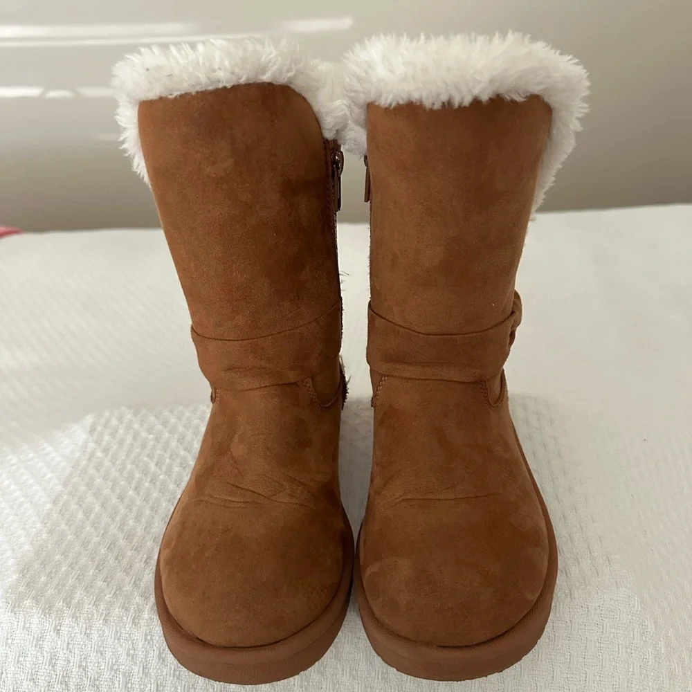 Magellan, Faux Suede, Trimmed With Faux Sherpa Fur. Sz 1 Very Good Condition